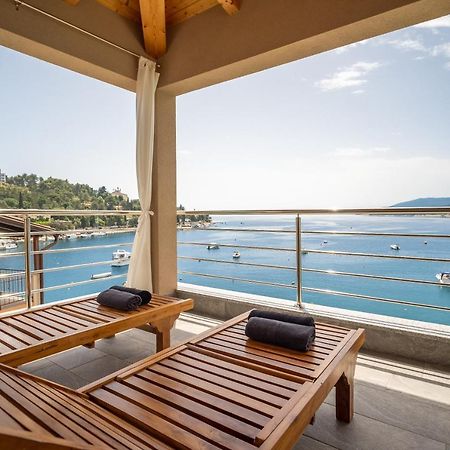 Seafront 2-Bedroom Apartment Nika - Rabac Esterno foto