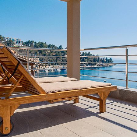 Seafront 2-Bedroom Apartment Nika - Rabac Esterno foto
