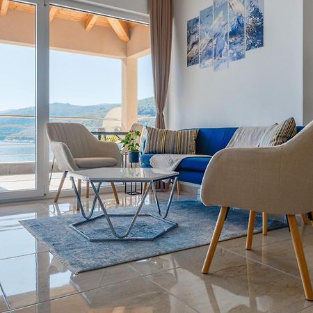 Seafront 2-Bedroom Apartment Nika - Rabac Esterno foto