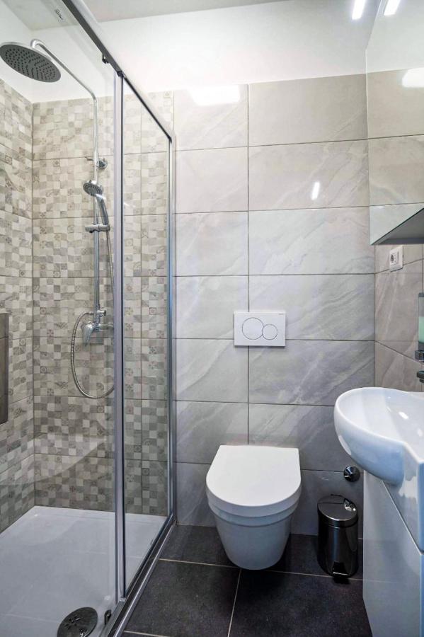 Seafront 2-Bedroom Apartment Nika - Rabac Esterno foto