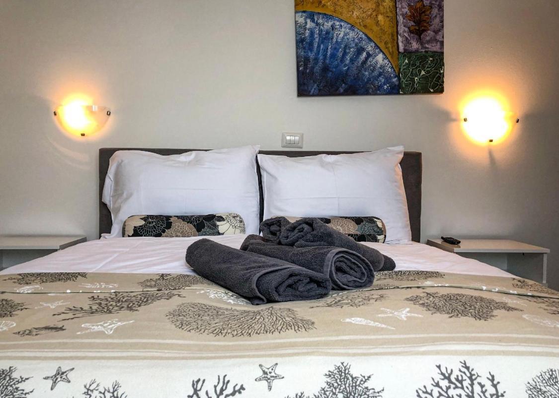 Seafront 2-Bedroom Apartment Nika - Rabac Esterno foto