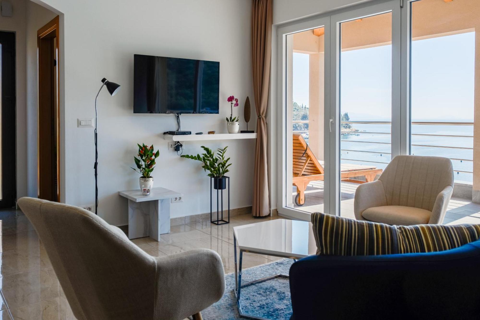 Seafront 2-Bedroom Apartment Nika - Rabac Esterno foto