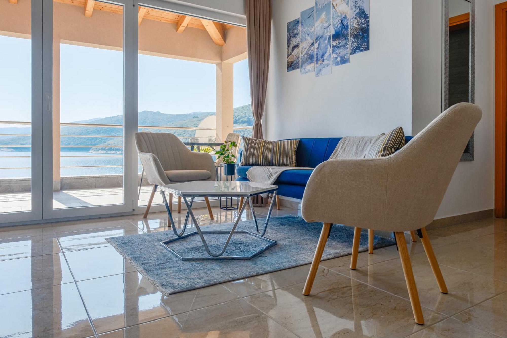 Seafront 2-Bedroom Apartment Nika - Rabac Esterno foto